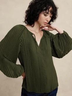 Keyhole Pleated Blouse