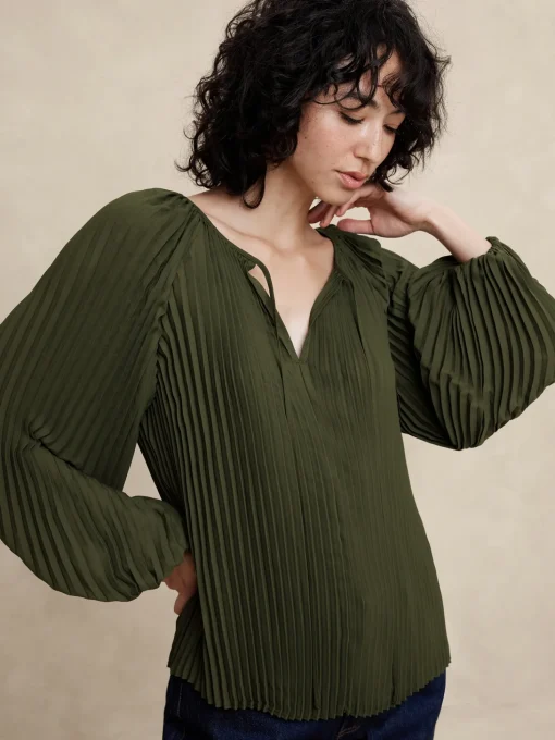 Keyhole Pleated Blouse