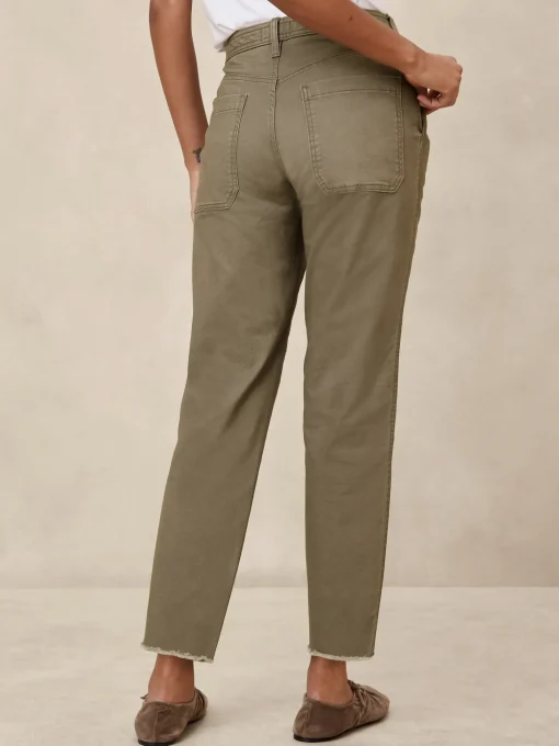 Mid-Rise Slim Chino