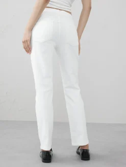 Mid-Rise Slim Jean