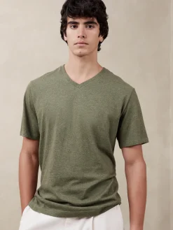 Midweight V-Neck T-Shirt