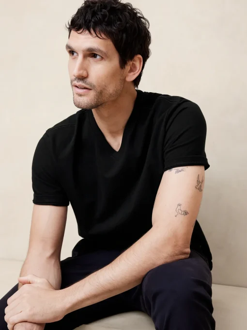 Midweight V-Neck T-Shirt